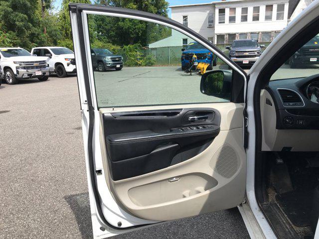 Photo of 2017 White Knuckle Clearcoat Dodge Grand Caravan