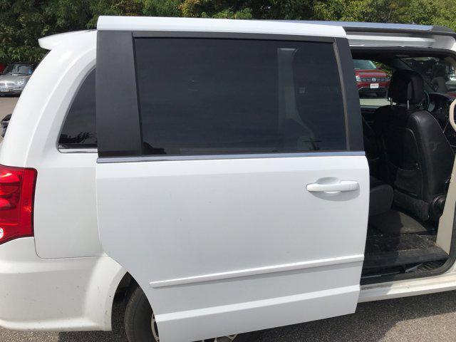 Photo of 2017 White Knuckle Clearcoat Dodge Grand Caravan