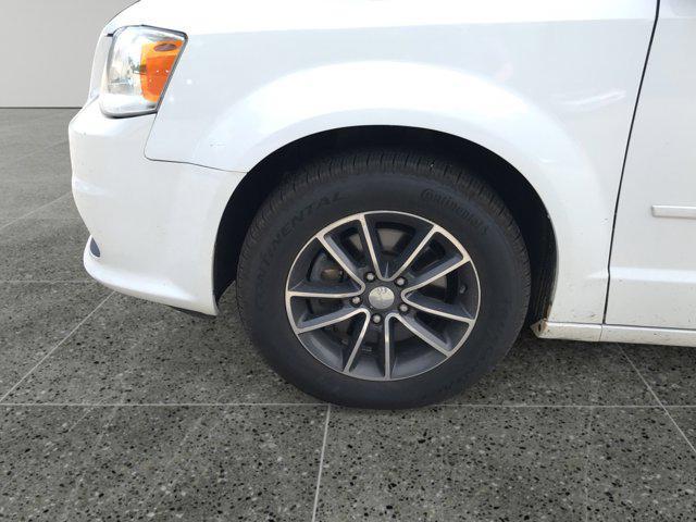 Photo of 2017 White Knuckle Clearcoat Dodge Grand Caravan