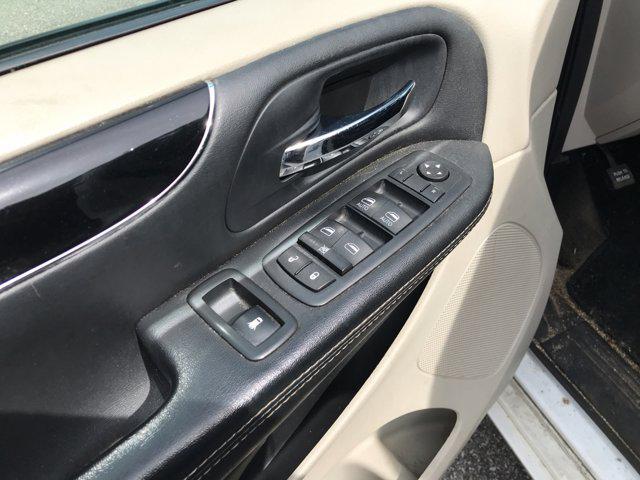 Photo of 2017 White Knuckle Clearcoat Dodge Grand Caravan