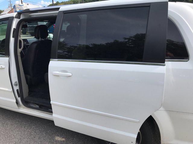 Photo of 2017 White Knuckle Clearcoat Dodge Grand Caravan