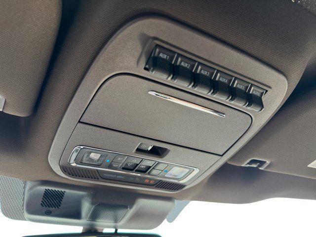 Photo of 2025 White Ford F-250