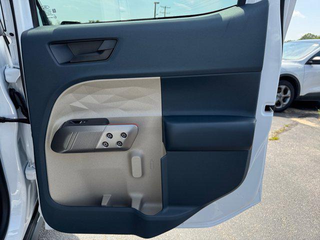 Photo of 2025 White Ford Maverick