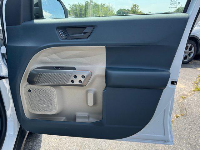 Photo of 2025 White Ford Maverick