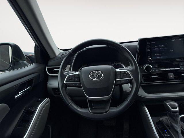 Photo of 2022 Celestial Silver Metallic Toyota Highlander