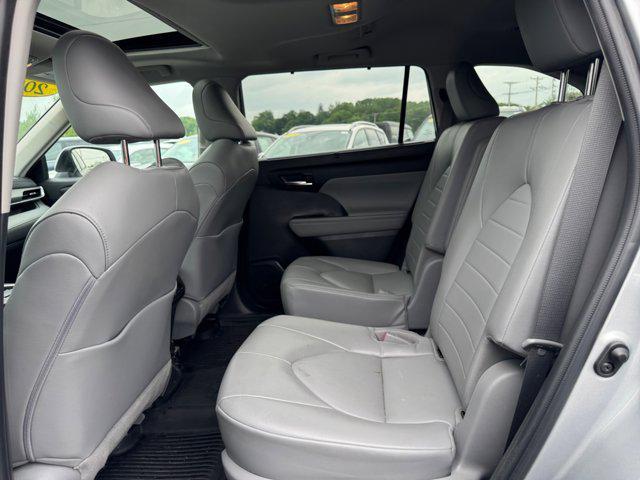Photo of 2022 Celestial Silver Metallic Toyota Highlander