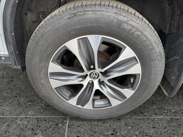 Photo of 2022 Celestial Silver Metallic Toyota Highlander