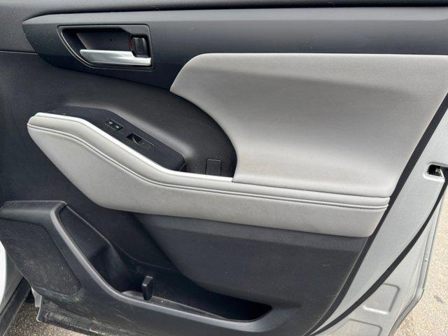 Photo of 2022 Celestial Silver Metallic Toyota Highlander