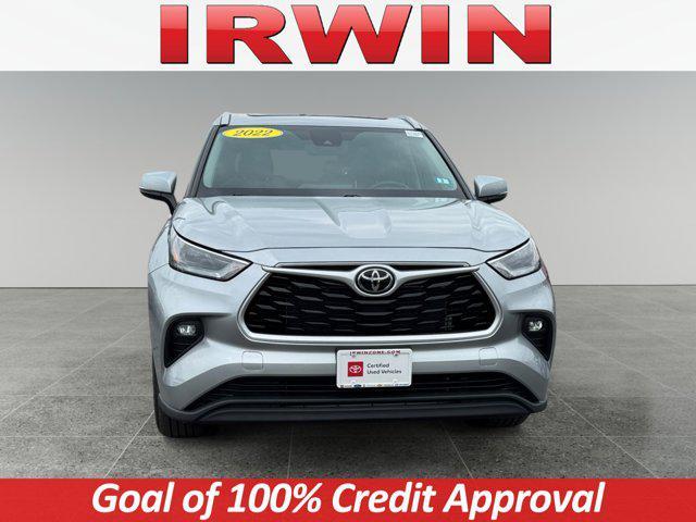 Photo of 2022 Celestial Silver Metallic Toyota Highlander