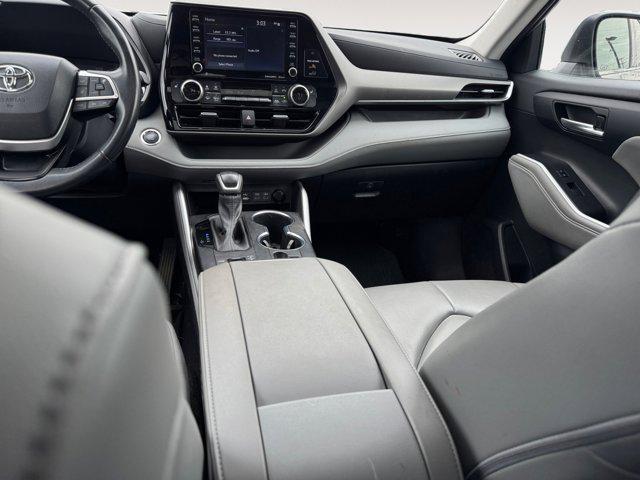 Photo of 2022 Celestial Silver Metallic Toyota Highlander