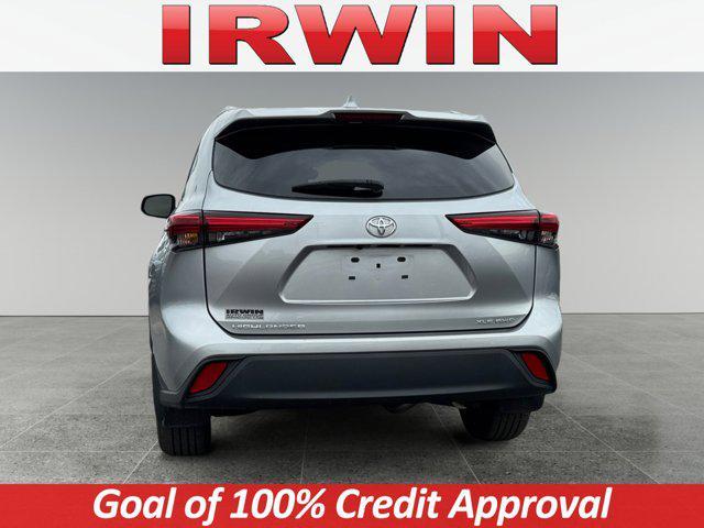 Photo of 2022 Celestial Silver Metallic Toyota Highlander
