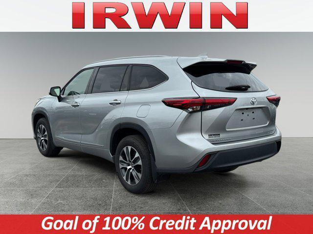 Photo of 2022 Celestial Silver Metallic Toyota Highlander