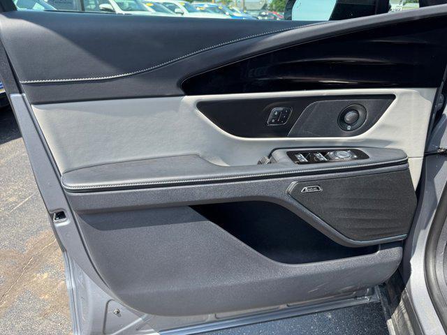 Photo of 2024 Lustrous Gray Metallic Clearcoat Lincoln Nautilus