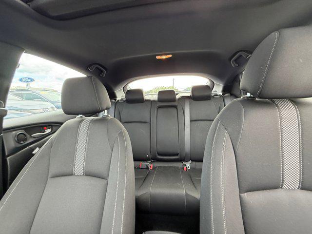 Photo of 2021 Platinum White Pearl Honda Civic