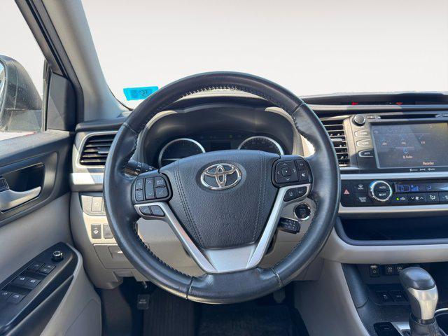 Photo of 2019 Blizzard Pearl Toyota Highlander