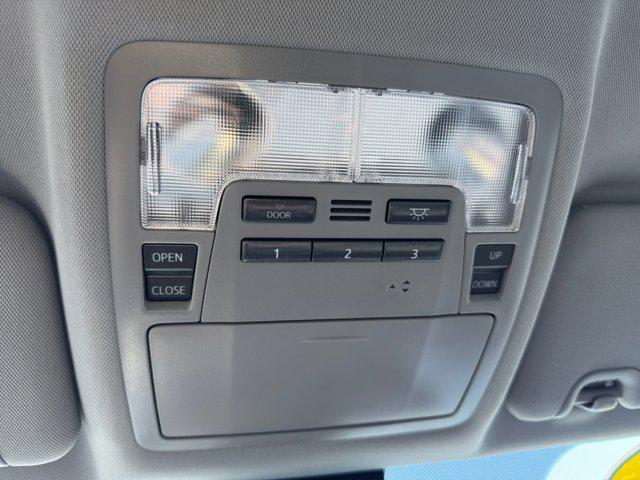 Photo of 2019 Blizzard Pearl Toyota Highlander