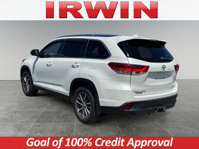 Photo of 2019 Blizzard Pearl Toyota Highlander