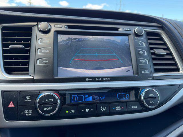 Photo of 2019 Blizzard Pearl Toyota Highlander