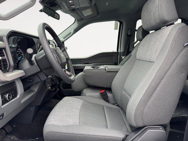 Photo of 2025 Oxford White Ford F-250