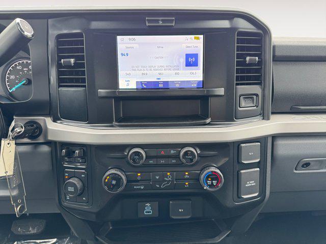 Photo of 2025 Oxford White Ford F-250