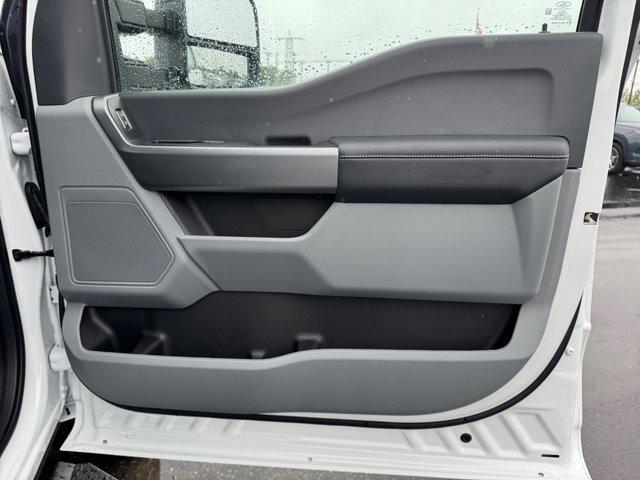 Photo of 2025 Oxford White Ford F-250