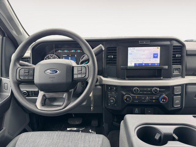 Photo of 2025 Oxford White Ford F-250