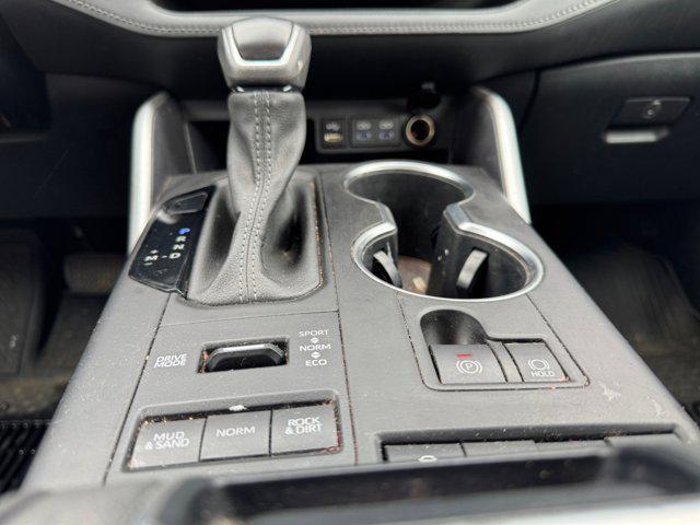Photo of 2022 White Toyota Highlander