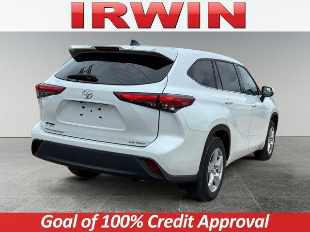 Photo of 2022 White Toyota Highlander