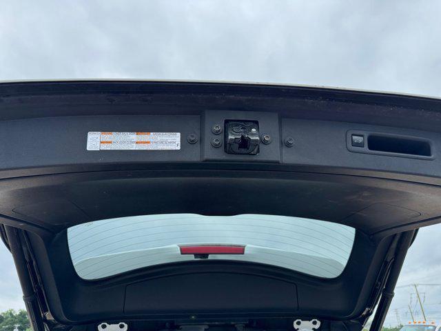 Photo of 2022 White Toyota Highlander
