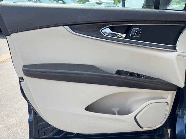 Photo of 2017 Midnight Sapphire Blue Metallic Lincoln MKX