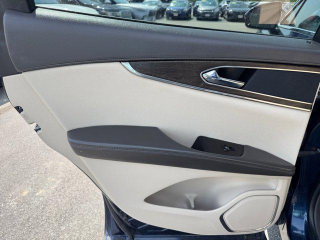 Photo of 2017 Midnight Sapphire Blue Metallic Lincoln MKX