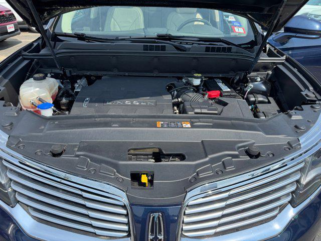 Photo of 2017 Midnight Sapphire Blue Metallic Lincoln MKX