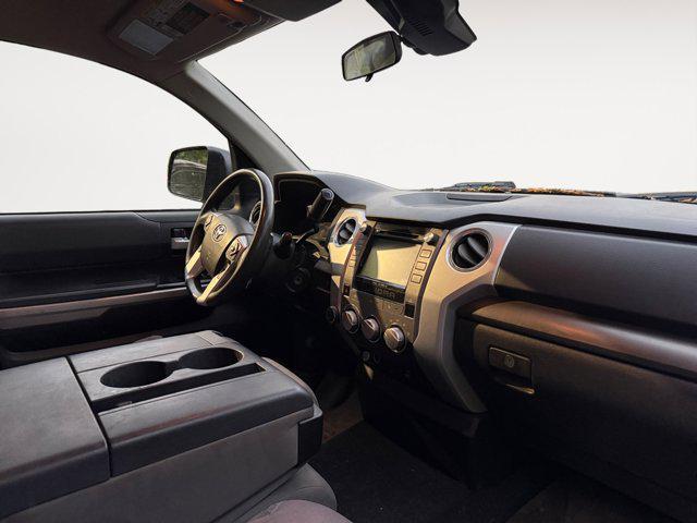 Photo of 2018 Gray Toyota Tundra