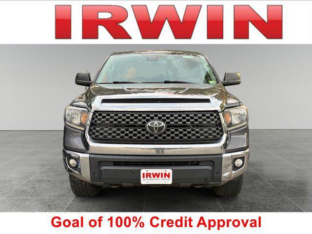 Photo of 2018 Gray Toyota Tundra