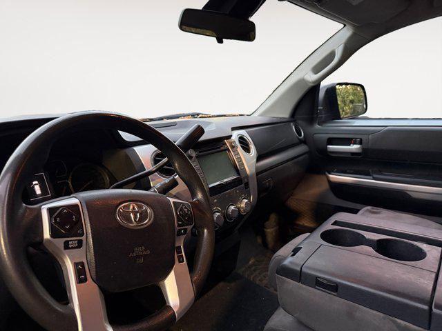 Photo of 2018 Gray Toyota Tundra