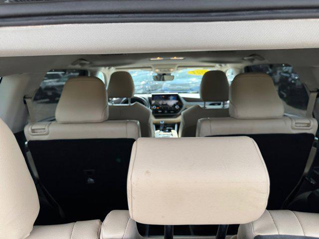 Photo of 2021 Blizzard Pearl Toyota Highlander
