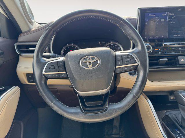 Photo of 2021 Blizzard Pearl Toyota Highlander