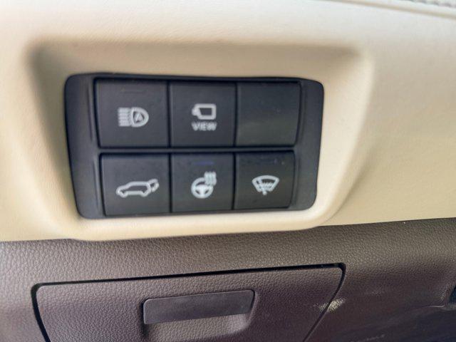 Photo of 2021 Blizzard Pearl Toyota Highlander
