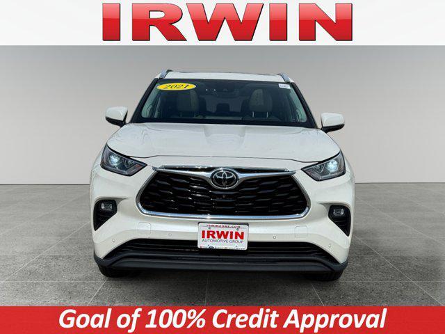 Photo of 2021 Blizzard Pearl Toyota Highlander