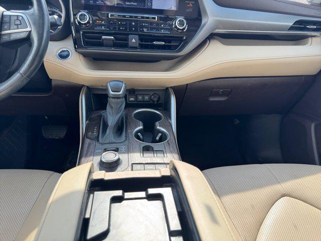 Photo of 2021 Blizzard Pearl Toyota Highlander