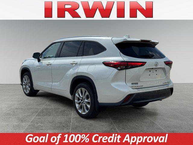 Photo of 2021 Blizzard Pearl Toyota Highlander