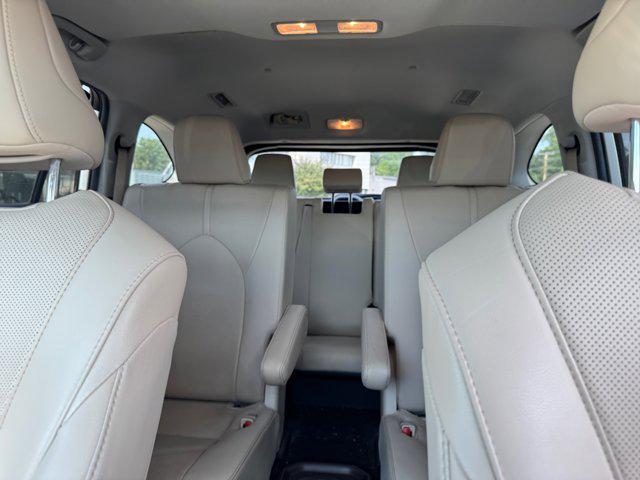 Photo of 2021 Blizzard Pearl Toyota Highlander