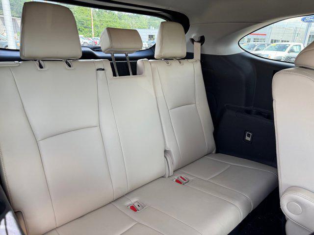 Photo of 2021 Blizzard Pearl Toyota Highlander