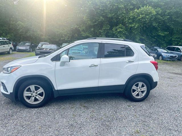 Photo of 2017 White Chevrolet Trax