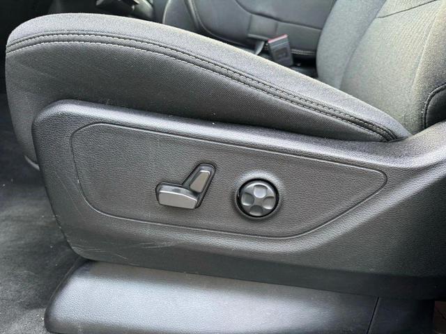 Photo of 2021 Diamond Black Crystal Pearlcoat RAM 1500