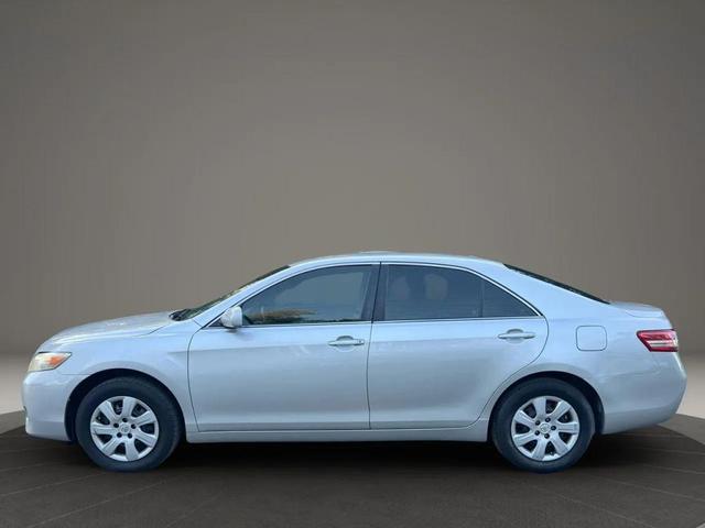 Photo of 2011 Classic Silver Metallic Toyota Camry