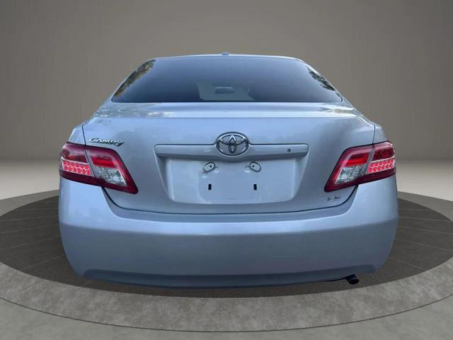 Photo of 2011 Classic Silver Metallic Toyota Camry