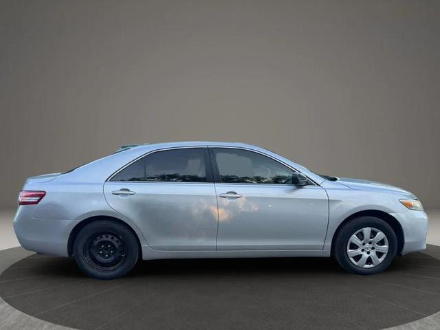 Photo of 2011 Classic Silver Metallic Toyota Camry