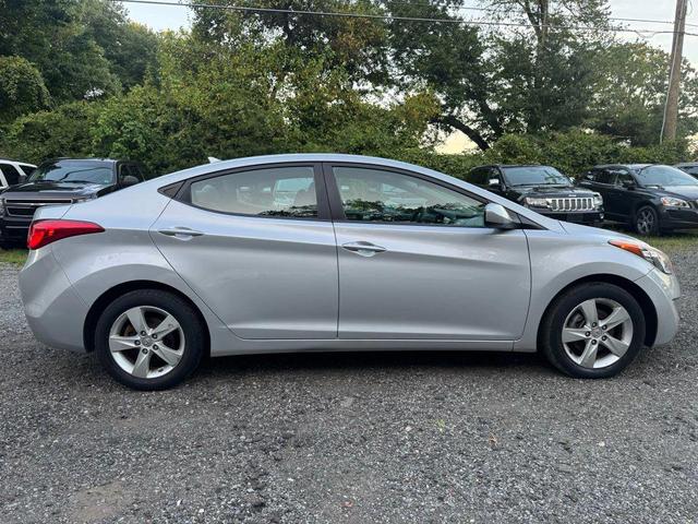 Photo of 2012 Silver Hyundai ELANTRA