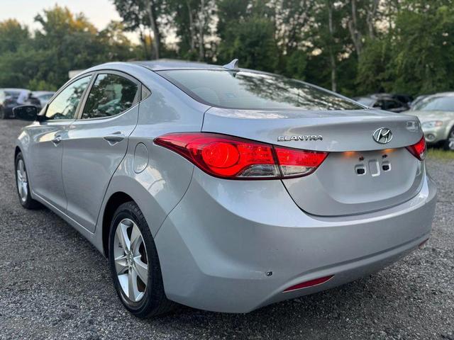 Photo of 2012 Silver Hyundai ELANTRA